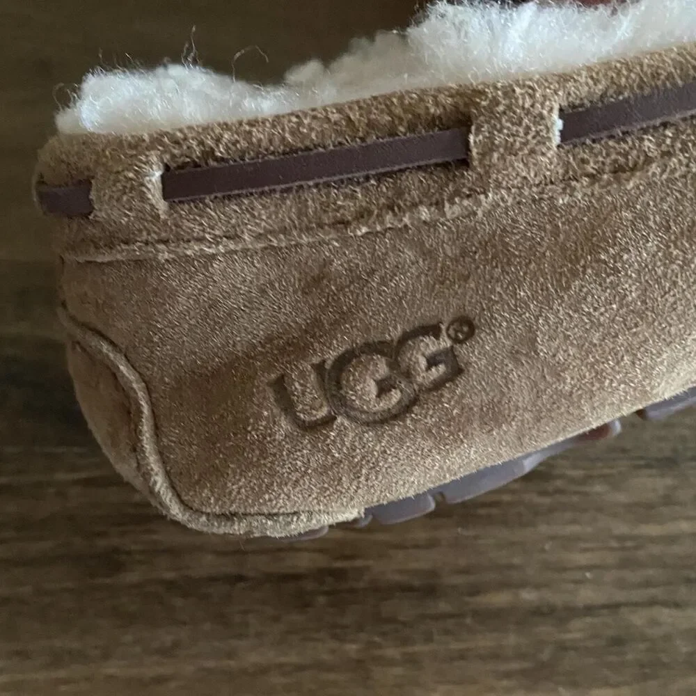 UGG Dakota Tan Sherpa Slippers Women's 5.5/Kids' 4